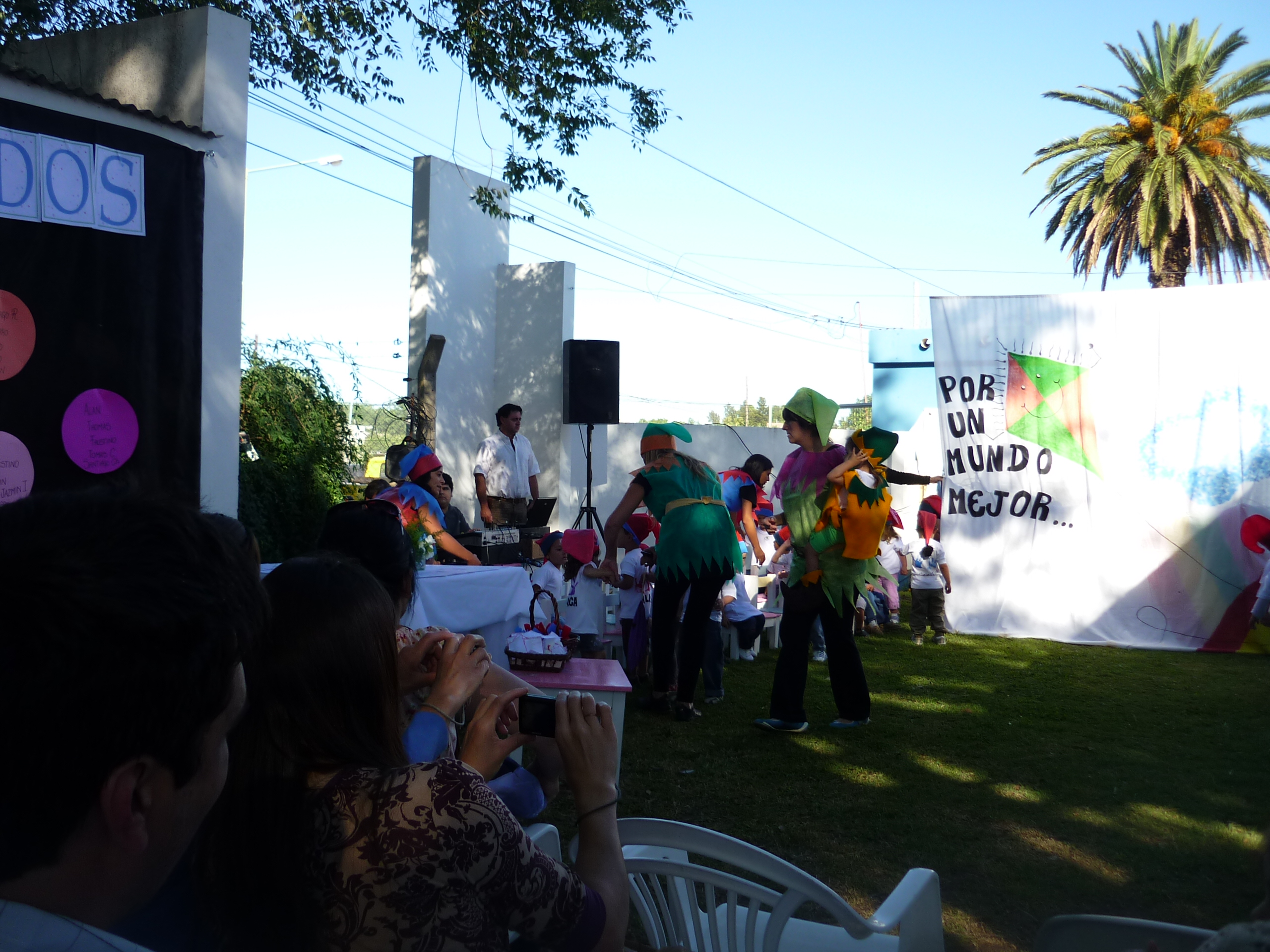 fotos/2012-12-25 - Acto egresados jardin maternal/P1030068.JPG